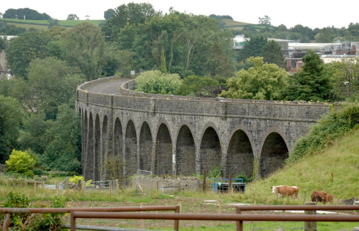 Charlton Viaduct, Shepton Mallet, showing how the gradient falls from both directions towards the centre of the structure.