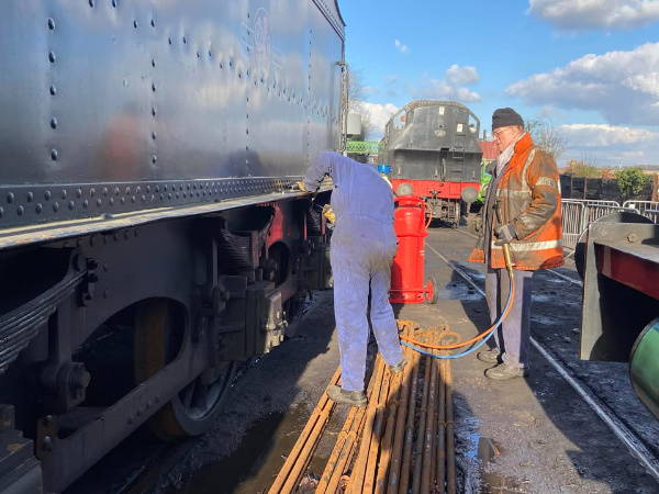 Separating the water tank from the underframe